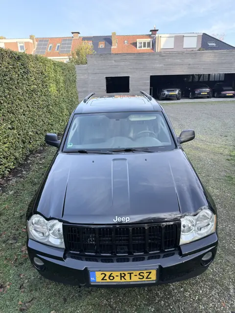 Vooraanzicht, motorkap en dakrails